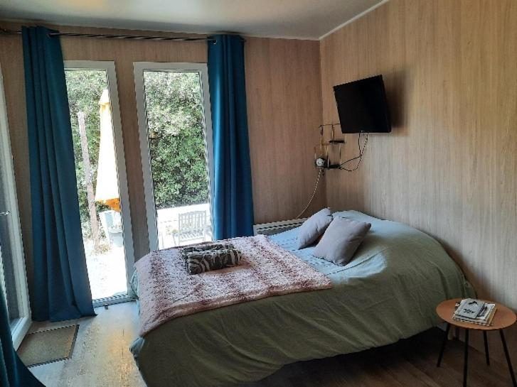 Le lodge des chênes Brousses-et-Villaret Chambre photo